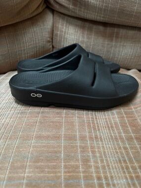 Oofos OOahh Slide (Unisex Women 6/Men 4)